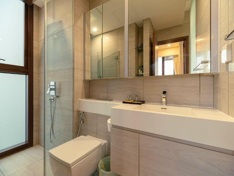 The Crest Residence Luxury By Metropole image