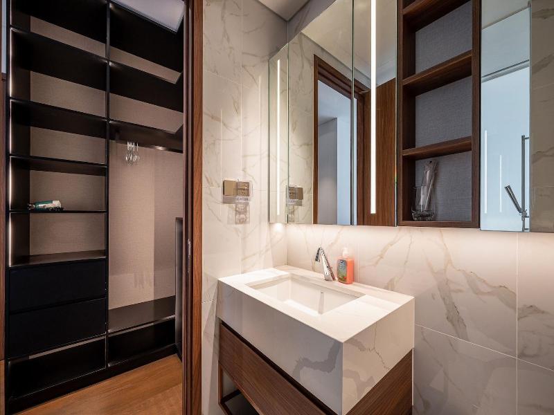 The Crest Residence Luxury By Metropole image
