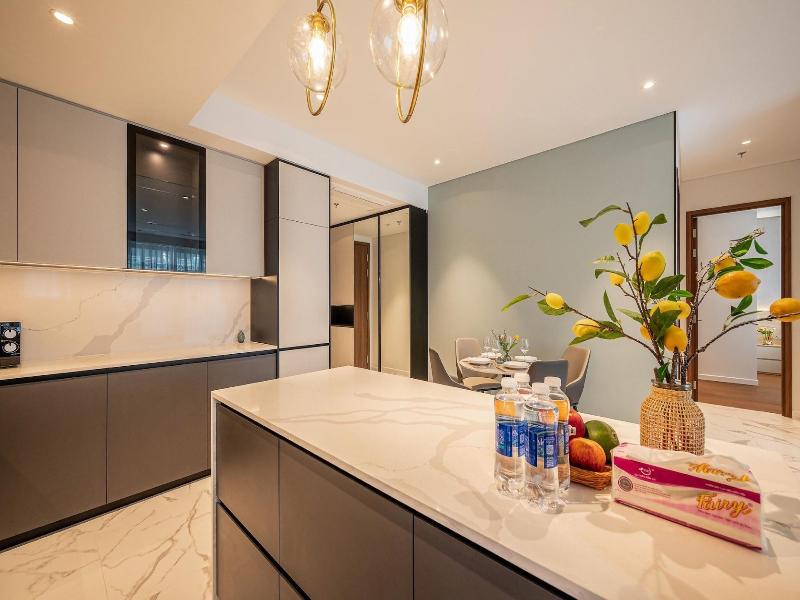The Crest Residence Luxury By Metropole image