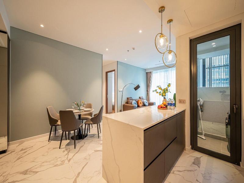 The Crest Residence Luxury By Metropole image