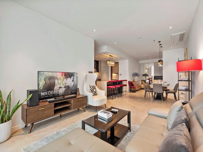 The Crest Residence Luxury By Metropole image