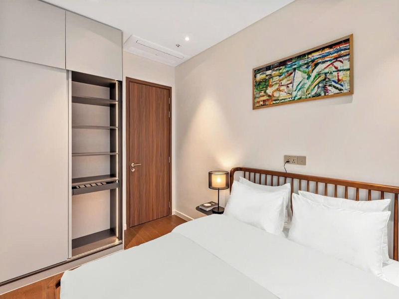 The Crest Residence Luxury By Metropole image