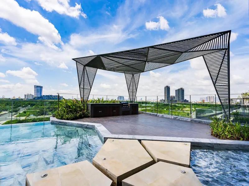 The Crest Residence Luxury By Metropole image