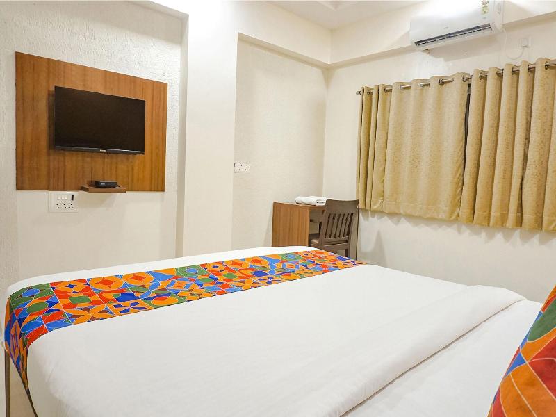 Fabhotel Embassy image