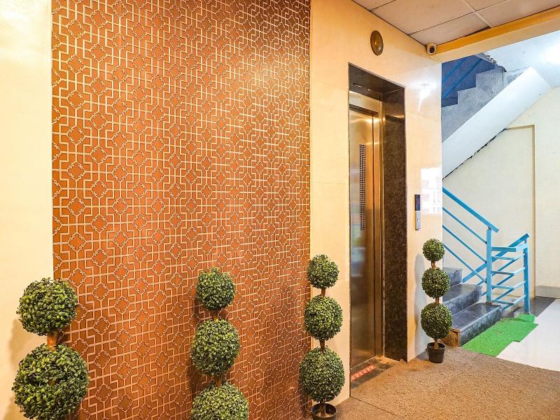 Fabhotel Embassy image