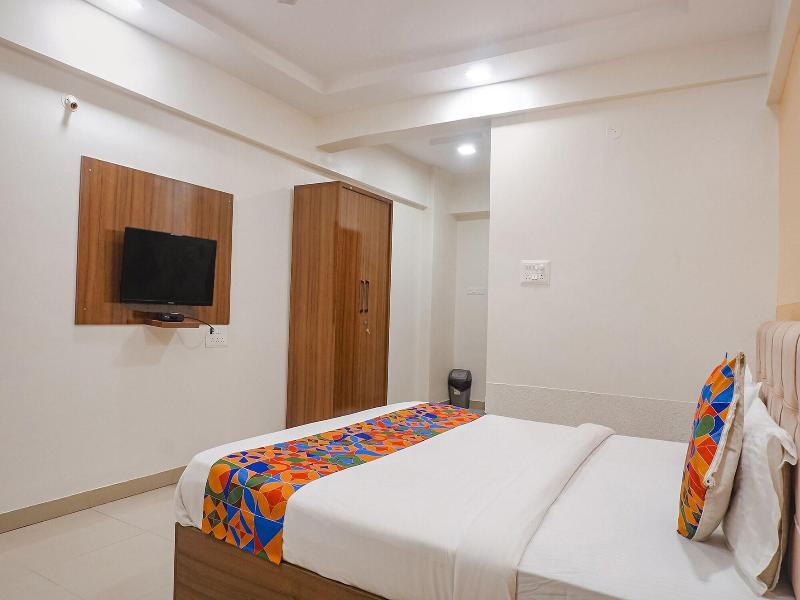 Fabhotel Embassy image