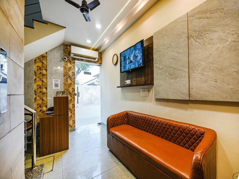Fabhotel Globe Inn