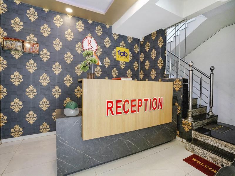 Fabhotel Globe Inn