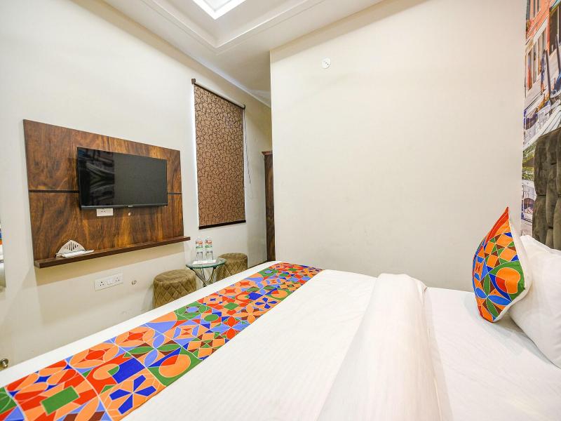 Fabhotel Globe Inn 3
