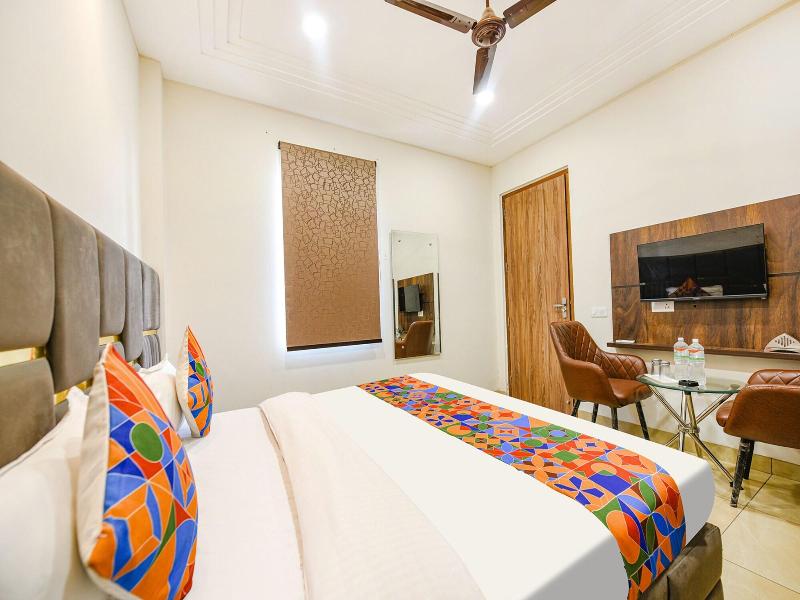 Fabhotel Globe Inn 5