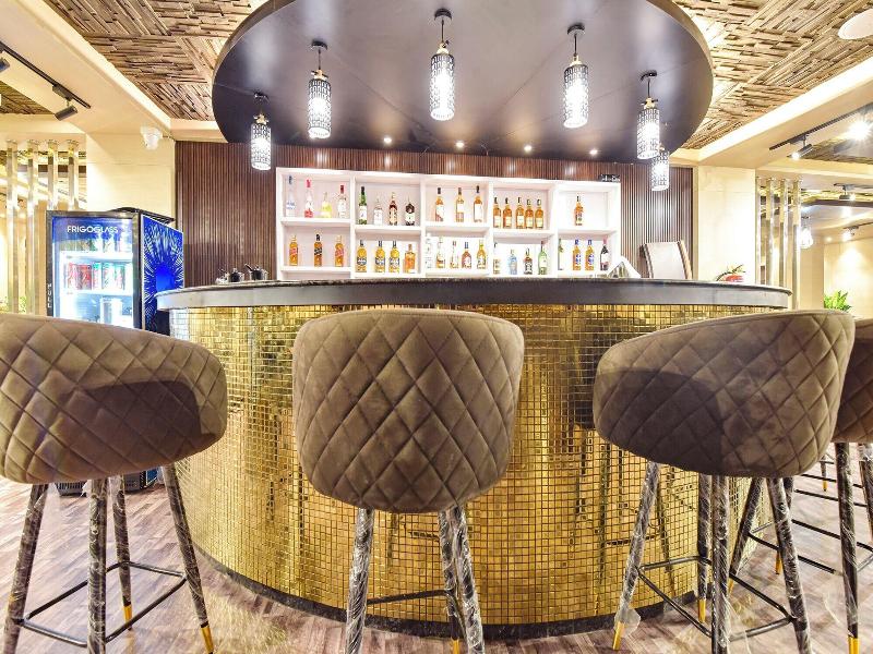 Fabhotel Pearl Square image