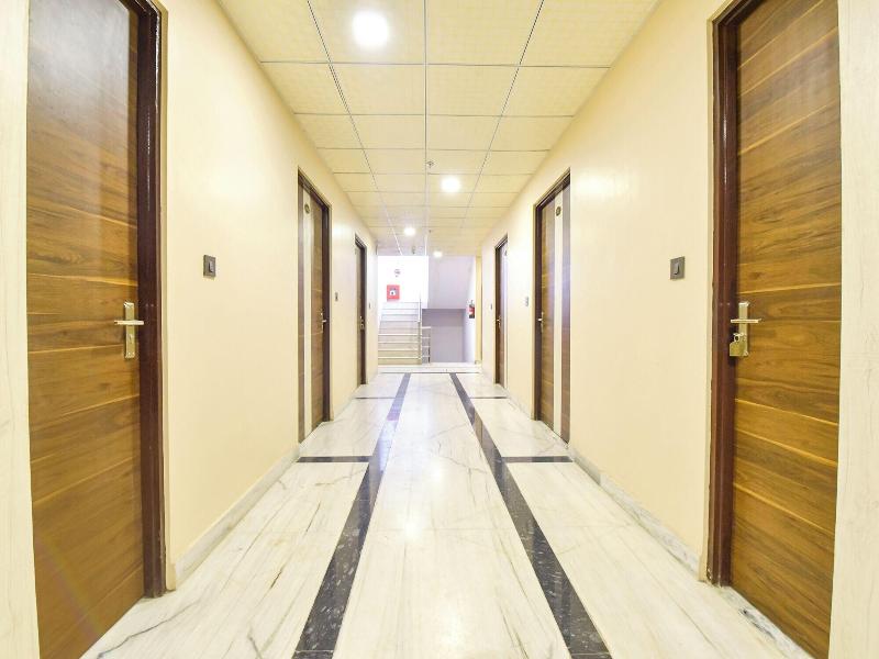 Fabhotel Pearl Square image