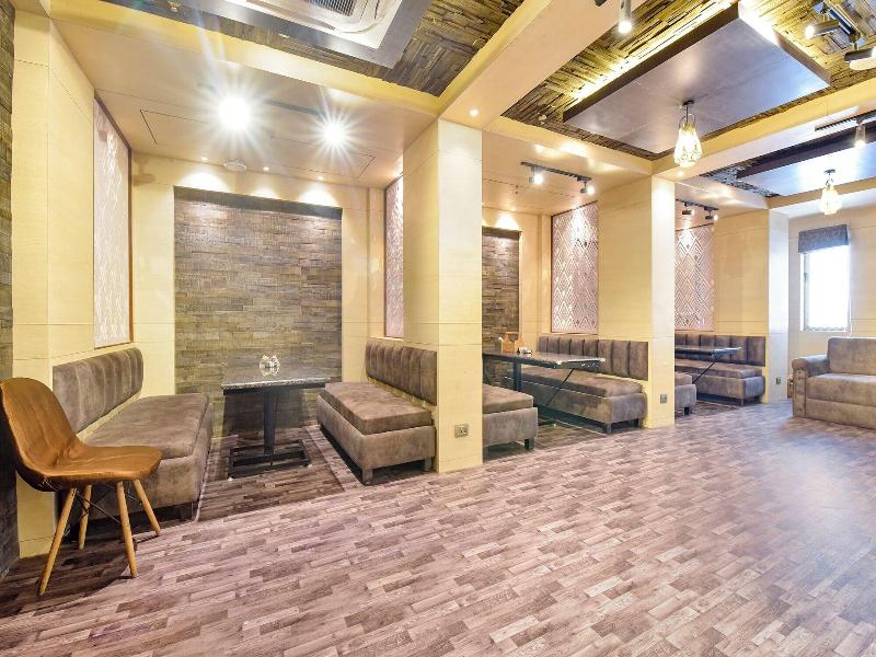 Fabhotel Pearl Square image