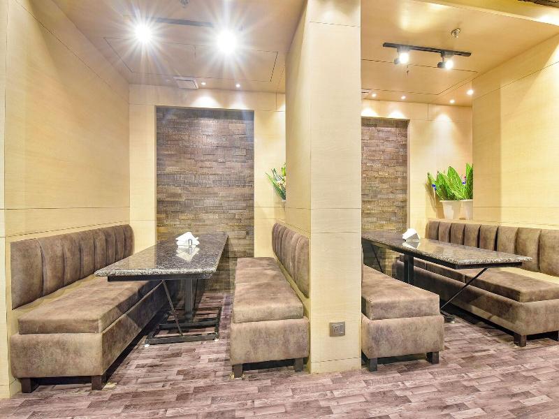 Fabhotel Pearl Square image