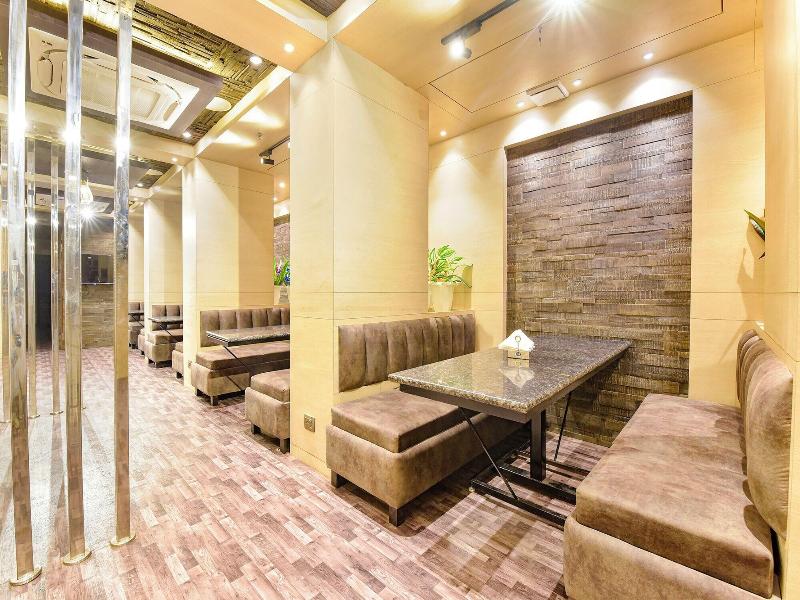 Fabhotel Pearl Square image