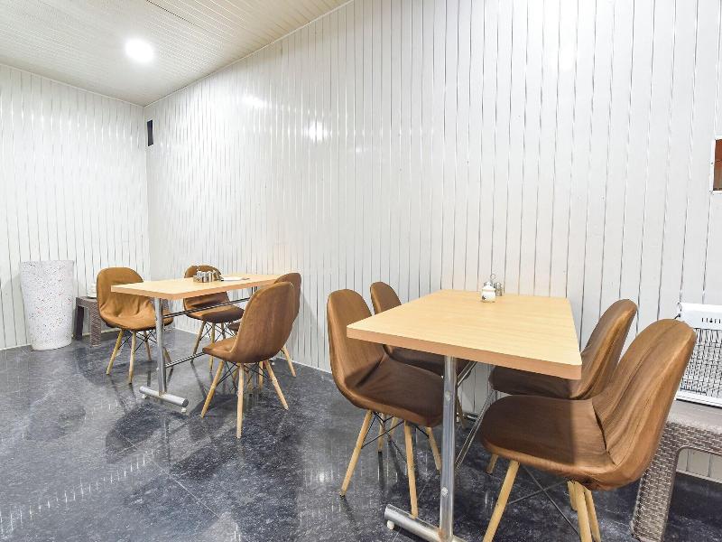 Fabhotel Pearl Square image