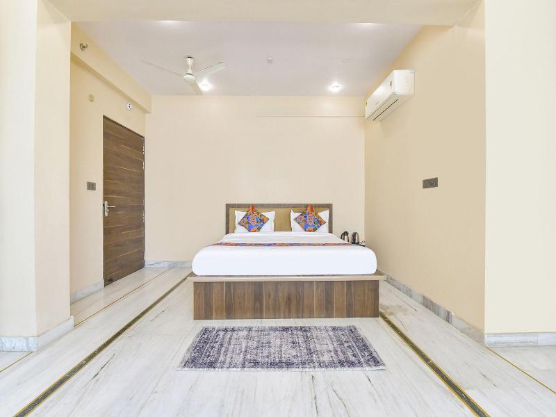 Fabhotel Pearl Square image