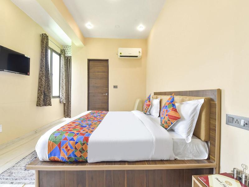 Fabhotel Pearl Square image