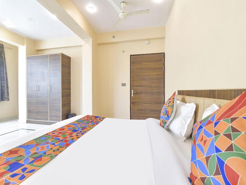 Fabhotel Pearl Square image