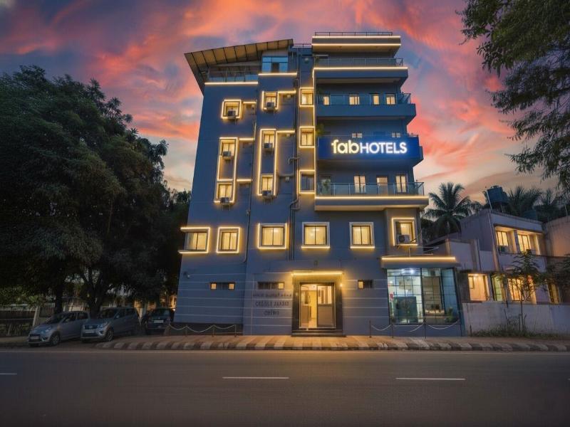 Fabhotel Metro Suites image