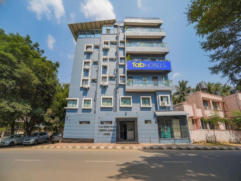 Fabhotel Metro Suites image