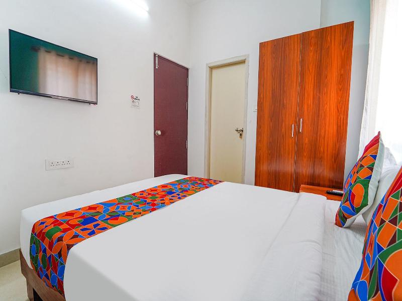 Fabhotel Metro Suites image