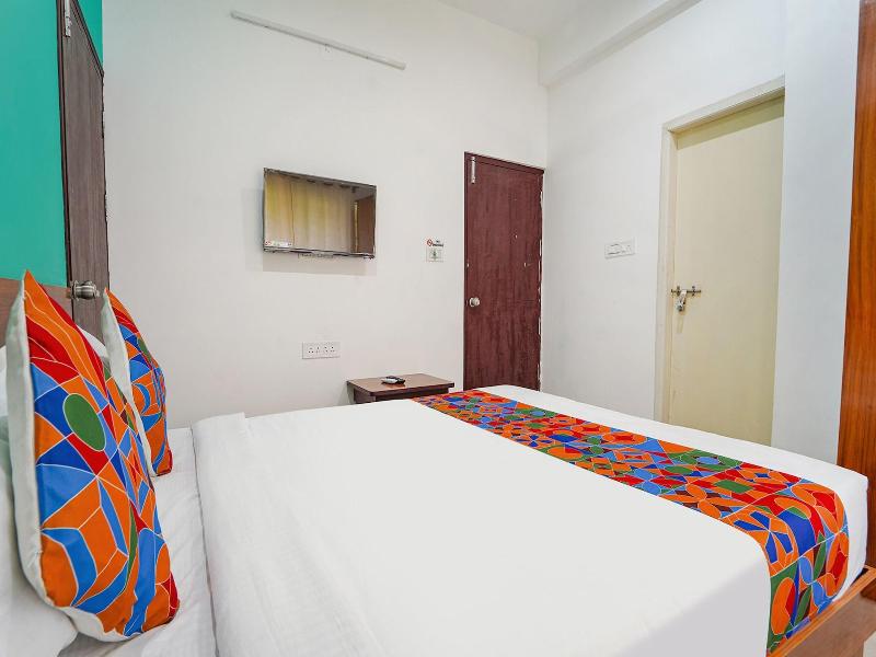 Fabhotel Metro Suites image