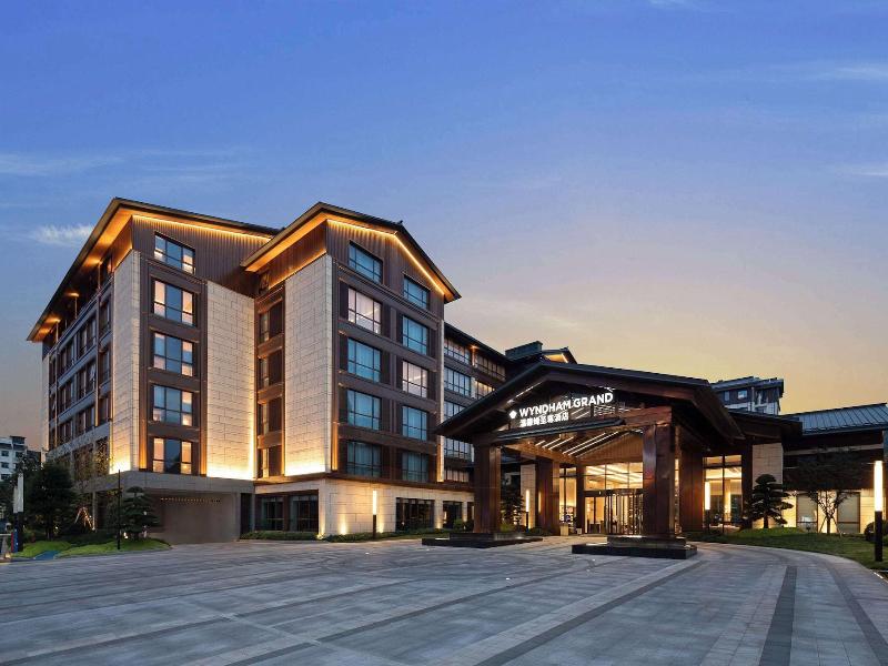 Wyndham Grand Xinchang Downtown — exterior view