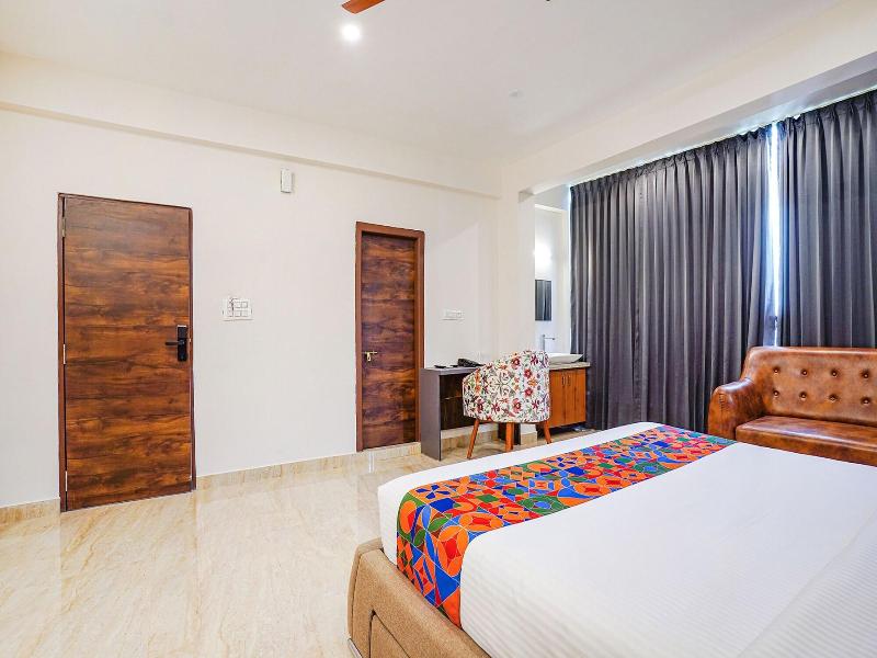 Fabhotel The Pearl Boutique image
