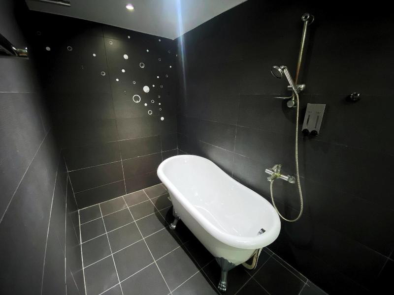 Loveriverinn image