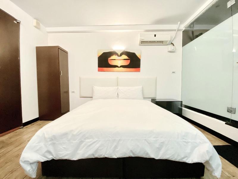 Loveriverinn image