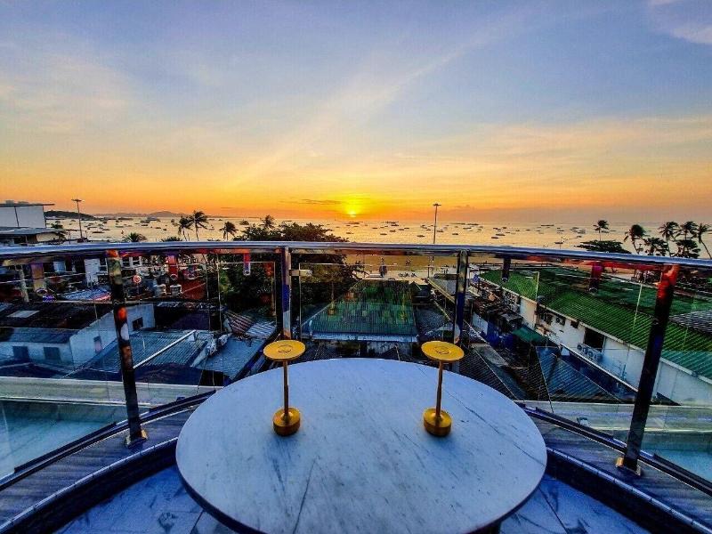 The Globe Hotel Bar And Restaurant image