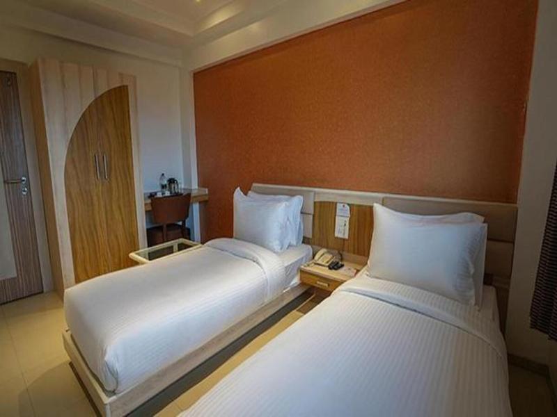 Fabhotel Prime Rester Select Chakan image
