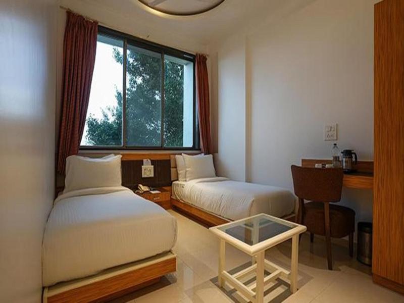 Fabhotel Prime Rester Select Chakan image