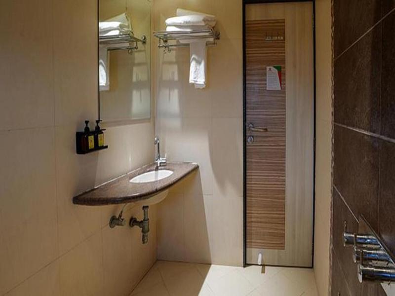 Fabhotel Prime Rester Select Chakan image