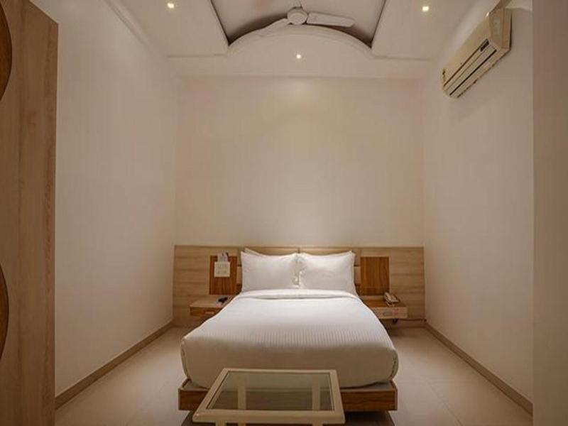 Fabhotel Prime Rester Select Chakan image