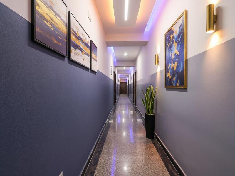 Fabhotel Starhood