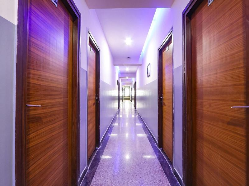 Fabhotel Starhood