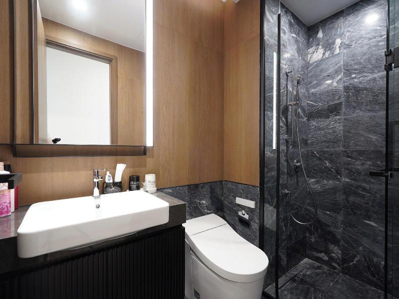 Lumiere Vacation By Kvg Suite Apartment image