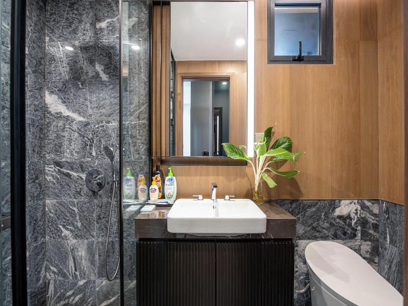 Lumiere Vacation By Kvg Suite Apartment image