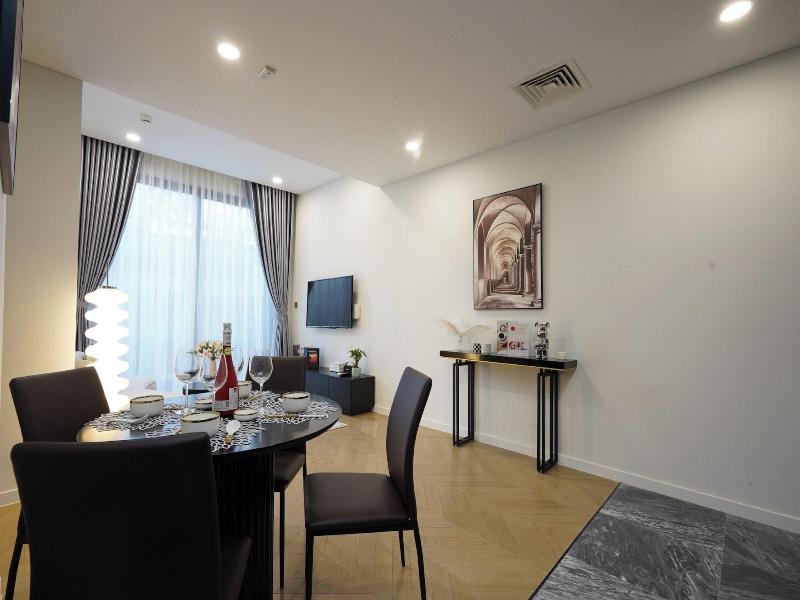 Lumiere Vacation By Kvg Suite Apartment image