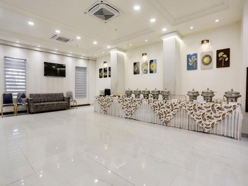 Fabhotel Prime Panchwati Regency image