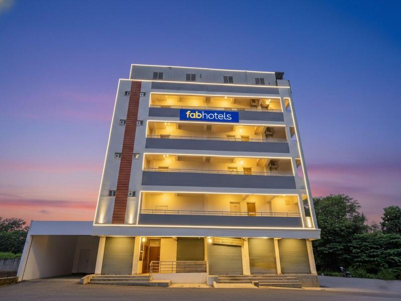 Fabhotel Metro image