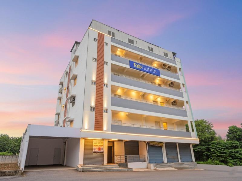 Fabhotel Metro image