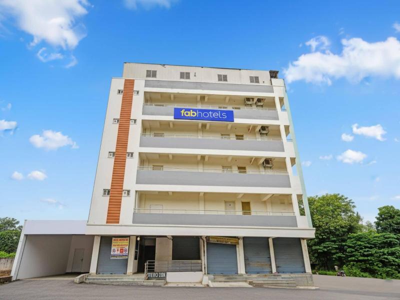 Fabhotel Metro image