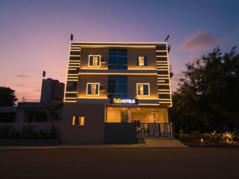 Fabhotel Grand Embassy — general view