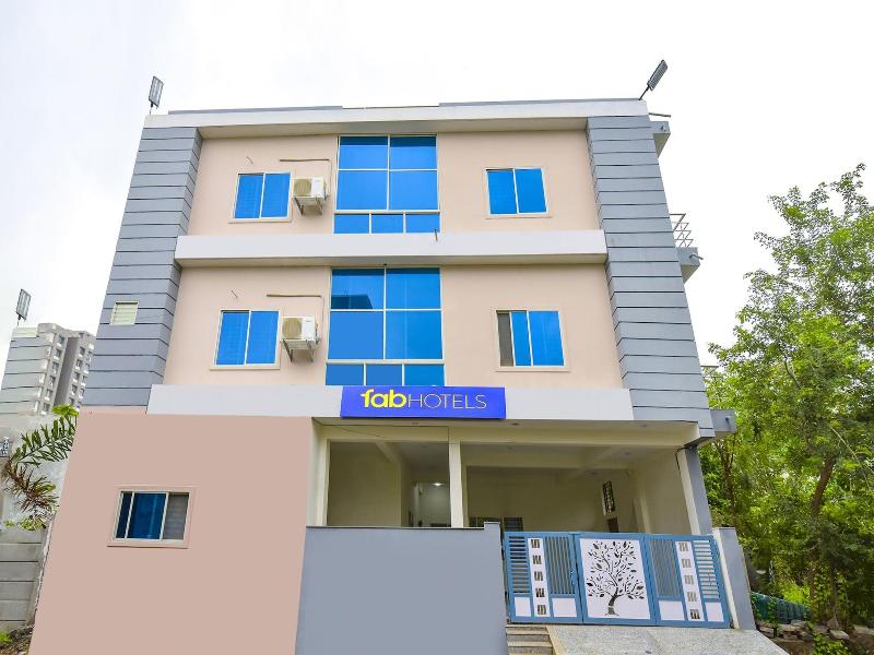 Fabhotel Grand Embassy — exterior view