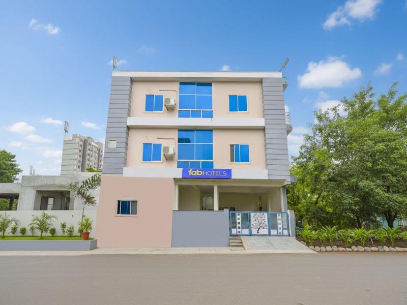 Fabhotel Grand Embassy — general view