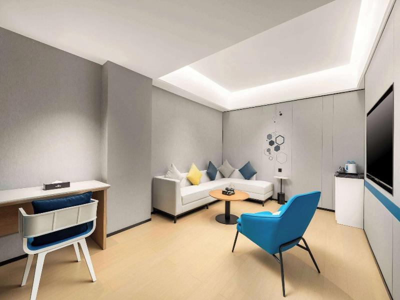 Microtel By Wyndham Xishuangbanna Mengle image