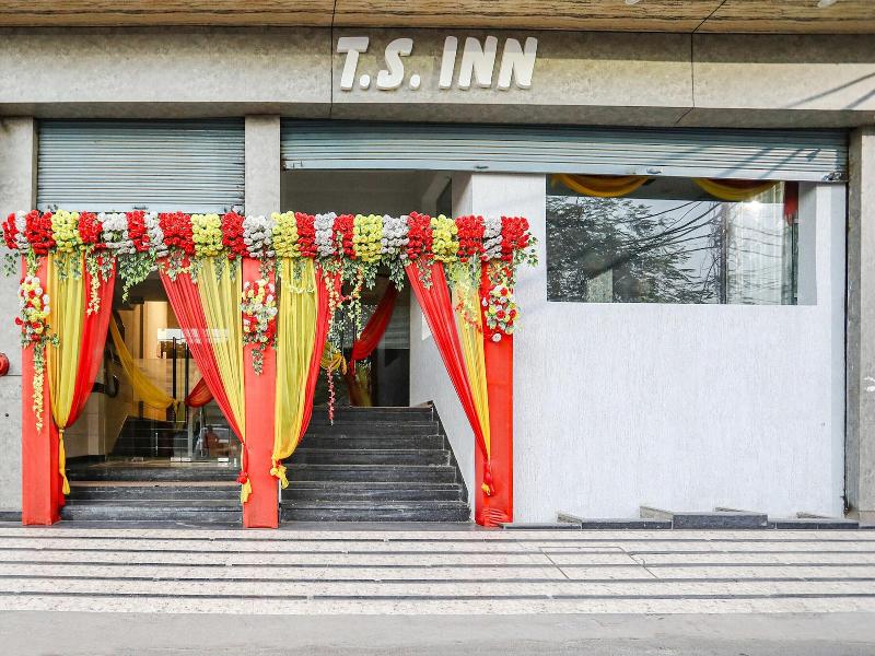Fabhotel Ts Inn — exterior view